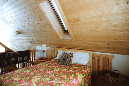 Secluded Family Cabin with a Hot Tub in the Rocky Mountains near Denver, Colorado - Alma, Colorado - glamping.directory