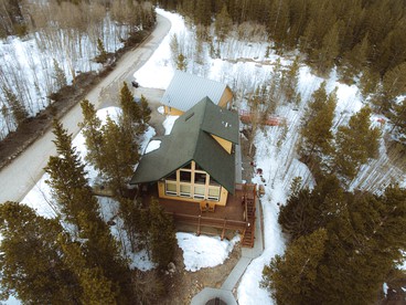 Secluded Family Cabin with a Hot Tub in the Rocky Mountains near Denver, Colorado - Alma, Colorado - glamping.directory