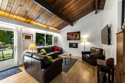 Marvelous Cabin with Amazing Living Areas in Monte Rio, California - Monte Rio, California - glamping.directory