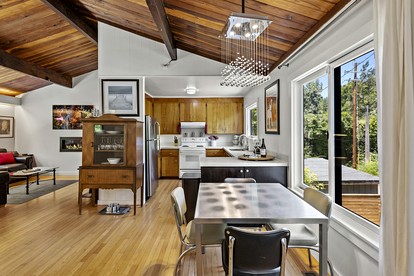 Marvelous Cabin with Amazing Living Areas in Monte Rio, California - Monte Rio, California - glamping.directory