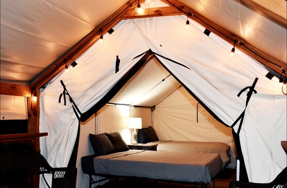 Idyllic Riverside Nature Escape: Luxurious Safari Tent near Kingsbury, Texas - Kingsbury, Texas - glamping.directory
