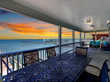 Picturesque Beach House with Fantastic Views in Rockport, Texas - Rockport, Texas - glamping.directory