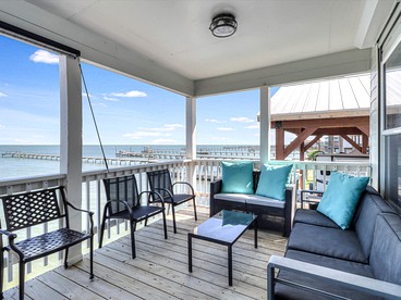 Picturesque Beach House with Fantastic Views in Rockport, Texas - Rockport, Texas - glamping.directory