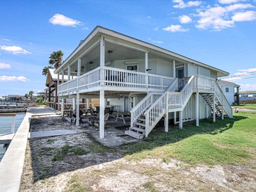 Picturesque Beach House with Fantastic Views in Rockport, Texas - Rockport, Texas - glamping.directory