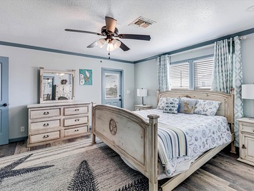 Picturesque Beach House with Fantastic Views in Rockport, Texas - Rockport, Texas - glamping.directory