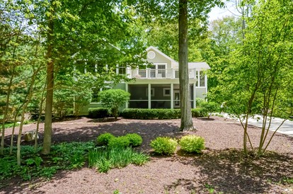 Stunning Beach Villa with a Private Hot Tub near the Lake in Saugatuck, Michigan - Saugatuck Township, Michigan - glamping.directory