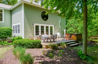 Stunning Beach Villa with a Private Hot Tub near the Lake in Saugatuck, Michigan - Saugatuck Township, Michigan - glamping.directory
