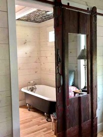 Idyllic Cottage on a Working Farm Perfect for Weekend Getaways in Texas - Fayetteville, Texas - glamping.directory