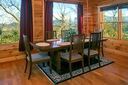 Lovely Smoky Mountains Cabin with a Hot Tub - Sevierville, Tennessee - glamping.directory