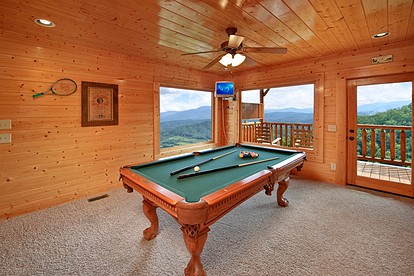 Lovely Smoky Mountains Cabin with a Hot Tub - Sevierville, Tennessee - glamping.directory