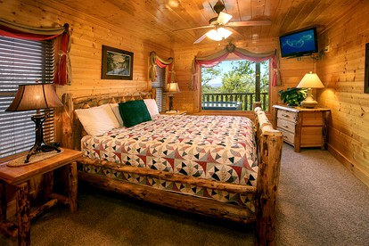 Lovely Smoky Mountains Cabin with a Hot Tub - Sevierville, Tennessee - glamping.directory