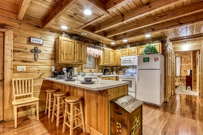 Relaxing Cozy Cabin with Jacuzzi and Pool Table in Tennessee - Pigeon Forge, Tennessee - glamping.directory