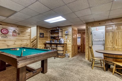 Relaxing Cozy Cabin with Jacuzzi and Pool Table in Tennessee - Pigeon Forge, Tennessee - glamping.directory