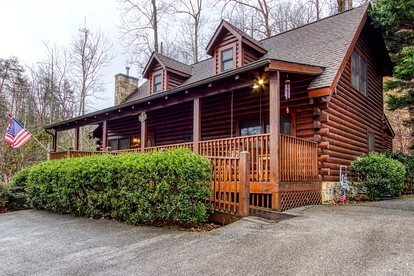 Relaxing Cozy Cabin with Jacuzzi and Pool Table in Tennessee - glamping.directory