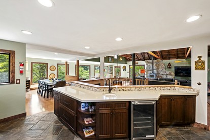 Amazing Luminous Cabin with Hot tub in Guerneville, California - Guerneville, California - glamping.directory