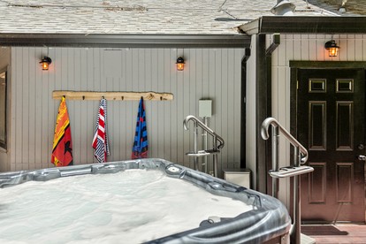 Amazing Luminous Cabin with Hot tub in Guerneville, California - Guerneville, California - glamping.directory