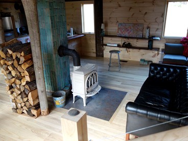 Charming Cabin Getaway with a Wood-Burning Stove in Chesterfield, Massachusetts - Chesterfield, Massachusetts - glamping.directory