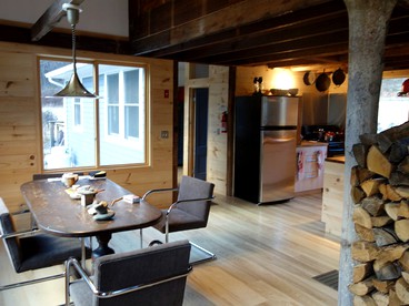 Charming Cabin Getaway with a Wood-Burning Stove in Chesterfield, Massachusetts - Chesterfield, Massachusetts - glamping.directory