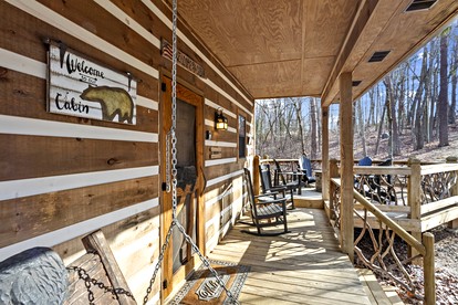 Peaceful Mountain Cabin with Mt Yonah Views with Fire Pit and Outdoor Dining in Sautee Nacoochee, Georgia - Sautee Nacoochee, Georgia - glamping.directory