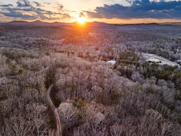 Peaceful Mountain Cabin with Mt Yonah Views with Fire Pit and Outdoor Dining in Sautee Nacoochee, Georgia - Sautee Nacoochee, Georgia - glamping.directory