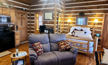 Peaceful Mountain Cabin with Mt Yonah Views with Fire Pit and Outdoor Dining in Sautee Nacoochee, Georgia - Sautee Nacoochee, Georgia - glamping.directory