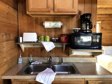 Pet Friendly Log Cabin, Perfect for an Adventure in Kentucky's Lake Country - Columbia, Kentucky - glamping.directory