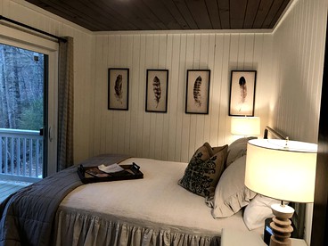 Lovely Cabin Rental with Spacious Backyard in Cashiers, North Carolina - Cashiers, North Carolina - glamping.directory
