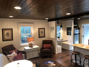 Lovely Cabin Rental with Spacious Backyard in Cashiers, North Carolina - Cashiers, North Carolina - glamping.directory