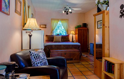 Beautifully Furnished Couples Cottage Rental for Weekend Trip near Seattle - Vashon, Washington - glamping.directory