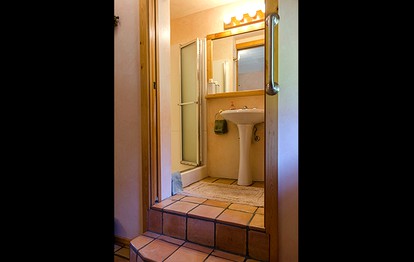 Beautifully Furnished Couples Cottage Rental for Weekend Trip near Seattle - Vashon, Washington - glamping.directory
