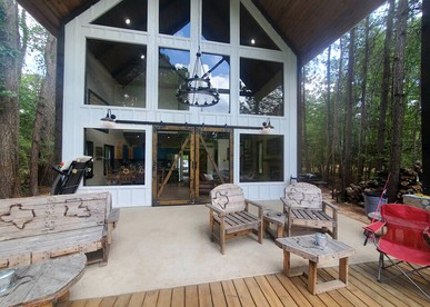 Escape to Elegance: Waterfront Cabin in a Texas Forest – Ideal Glamping Getaway - Grimes County, Texas - glamping.directory
