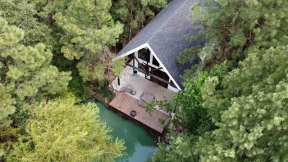 Escape to Elegance: Waterfront Cabin in a Texas Forest – Ideal Glamping Getaway - Grimes County, Texas - glamping.directory