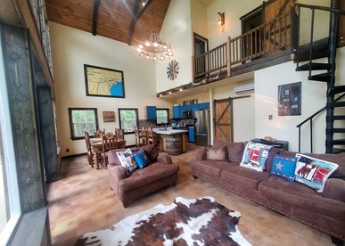 Escape to Elegance: Waterfront Cabin in a Texas Forest – Ideal Glamping Getaway - Grimes County, Texas - glamping.directory