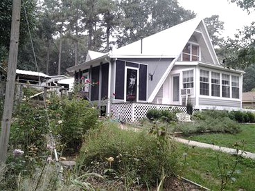 Modern A-Frame Cabin with a Hot Tub near Millwood Lake, Arkansas - glamping.directory