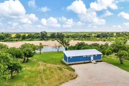 Amazing Glamping Vacations in this Riverside Cottage in Llano, Texas - Llano, Texas - glamping.directory