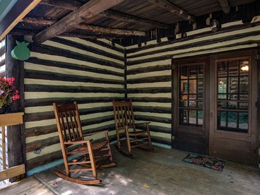 Log Cabin Hideaway in the Woods near Knoxville, Tennessee - Knoxville, Tennessee - glamping.directory