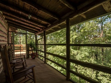 Log Cabin Hideaway in the Woods near Knoxville, Tennessee - Knoxville, Tennessee - glamping.directory