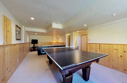 Spacious Cabin BBQ, Ping Pong Table and Deck in Silverthorne, Colorado - Silverthorne, Colorado - glamping.directory