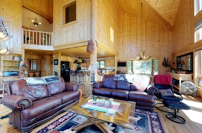 Spacious Cabin BBQ, Ping Pong Table and Deck in Silverthorne, Colorado - Silverthorne, Colorado - glamping.directory