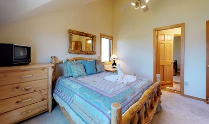 Spacious Cabin BBQ, Ping Pong Table and Deck in Silverthorne, Colorado - Silverthorne, Colorado - glamping.directory