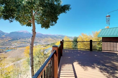 Spacious Cabin BBQ, Ping Pong Table and Deck in Silverthorne, Colorado - Silverthorne, Colorado - glamping.directory