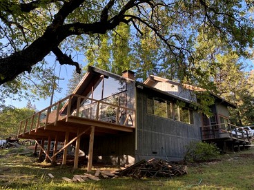 Gorgeous Cabin Rental with a Fabulous Deck for a Getaway in California - glamping.directory