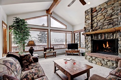 Luxury Breckenridge Cabin with a Large Hot Tub - Breckenridge, Colorado - glamping.directory