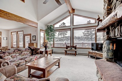 Luxury Breckenridge Cabin with a Large Hot Tub - Breckenridge, Colorado - glamping.directory