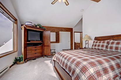 Luxury Breckenridge Cabin with a Large Hot Tub - Breckenridge, Colorado - glamping.directory