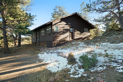 Charming Pet Friendly Cabin with Barbecue and Hot-tub in Estes Park, Colorado - Estes Park, Colorado - glamping.directory