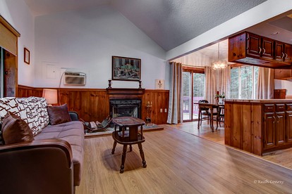 Cozy Cottage Rental with Small Private Pond in Canadensis, Pennsylvania - Canadensis, Pennsylvania - glamping.directory