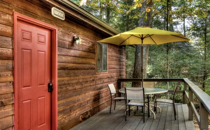 Cozy Cottage Rental with Small Private Pond in Canadensis, Pennsylvania - Canadensis, Pennsylvania - glamping.directory