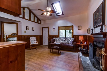Cozy Cottage Rental with Small Private Pond in Canadensis, Pennsylvania - Canadensis, Pennsylvania - glamping.directory