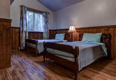 Cozy Cottage Rental with Small Private Pond in Canadensis, Pennsylvania - Canadensis, Pennsylvania - glamping.directory